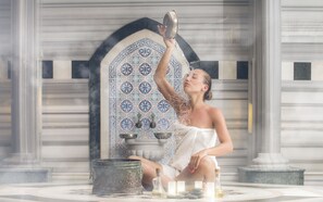 Badstue, dampbad, tyrkisk bad/hamam, kroppsbehandlinger og kroppsskrubb