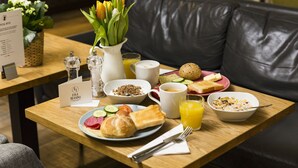 Breakfast buffet - Five Reasons Hotel & Hostel (Nuremberg)