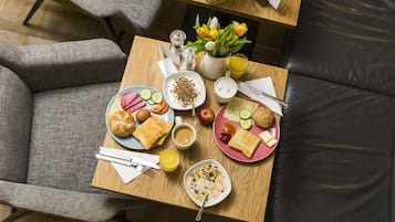 Petit déjeuner buffet (9.6 EUR par personne)