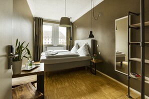 Double Room, 1 King Bed | Free WiFi, bed sheets - Five Reasons Hotel & Hostel (Nuremberg)
