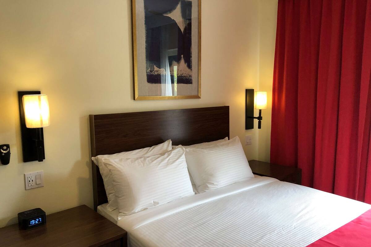 standard room, 1 queen bed, non smoking, refrigerator & microwave (walk-in shower) | in-room safe, desk, laptop workspace, blackout curtains