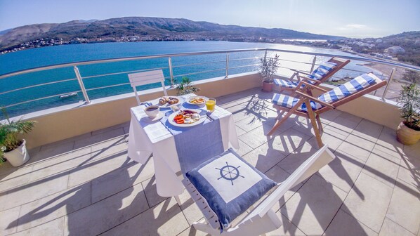 Beach/ocean view - Guest house Revelin (Pag)