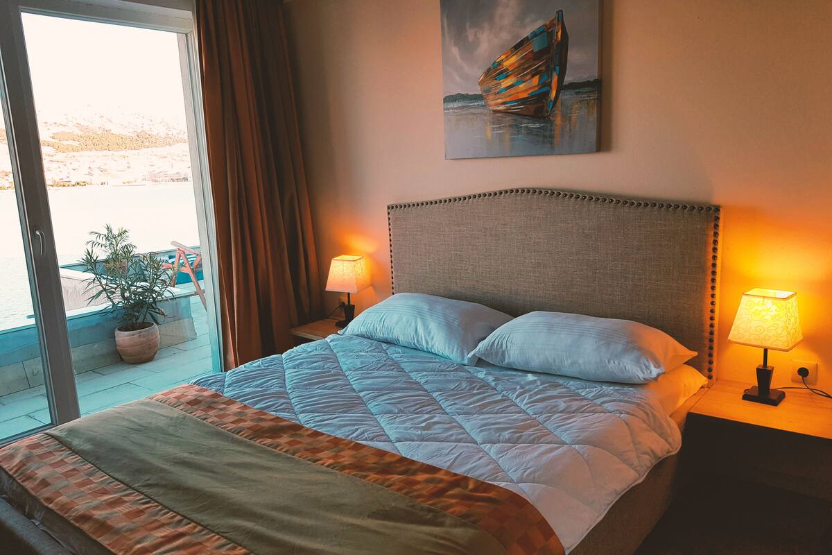 Double Room, Extra Terrace, Sea View | 高級寢具、迷你吧、書桌、免費 Wi-Fi