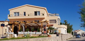 Front of property - Guest house Revelin (Pag)