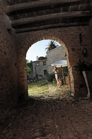 Property grounds. Antica Locanda Lunetta