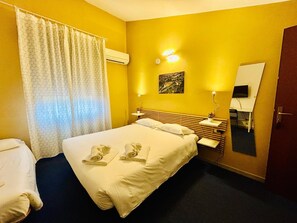 Familien-Doppel- oder -Zweibettzimmer