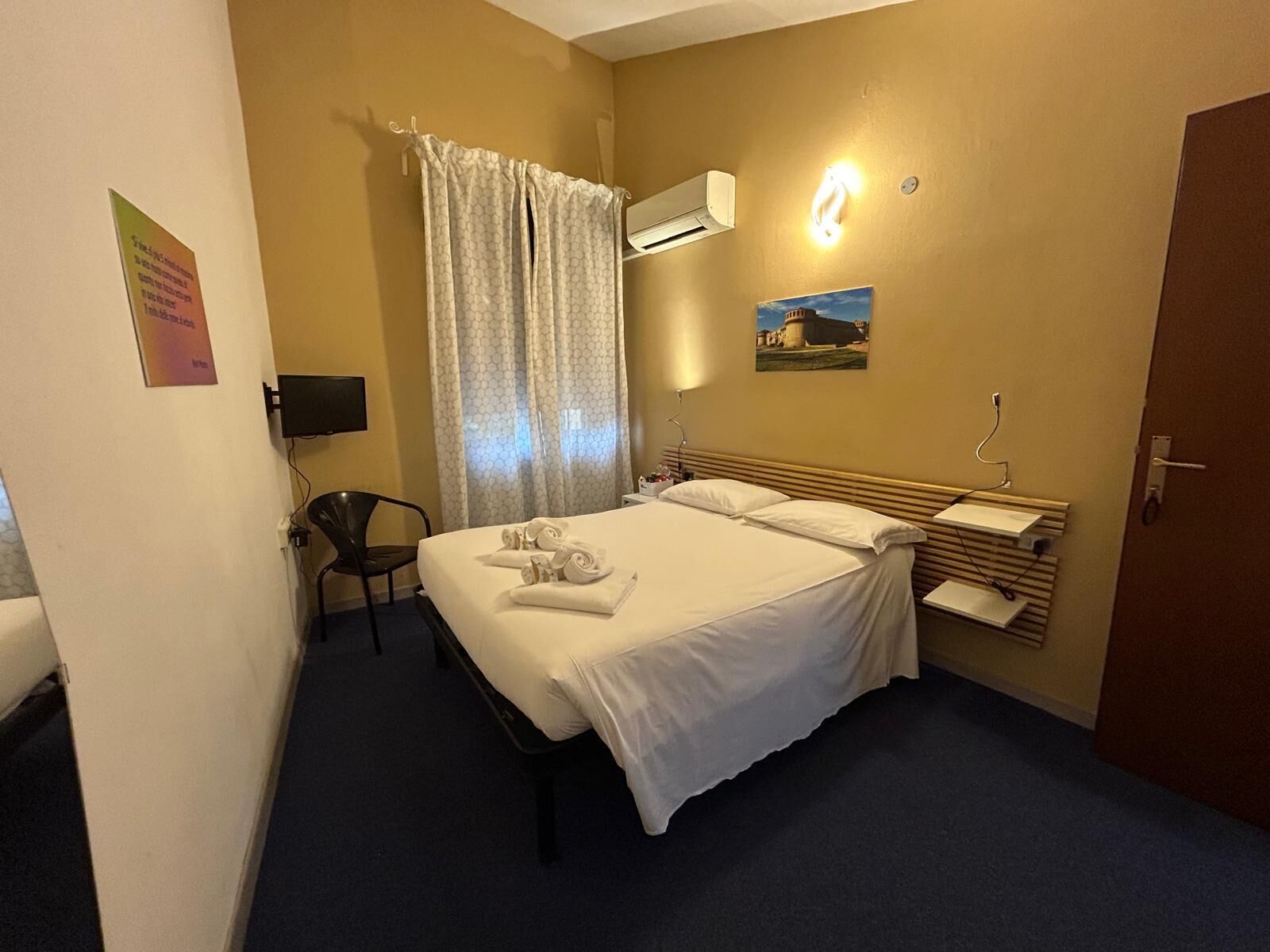 basic double or twin room | 1 bedroom, desk, free wifi, bed sheets