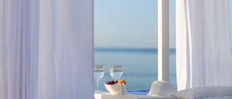 ビーチ、ビーチカバナ (無料)、サンラウンジャー、ビーチパラソル