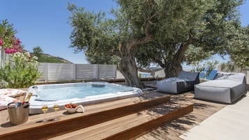 Private spa tub