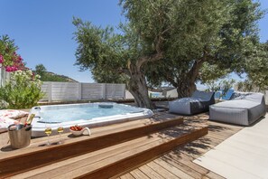 Premium Residence Garden View & Hot Tub Outdoor | Privat boblebad