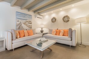 위성 채널 시청이 가능한 32인치 LED TV, TV