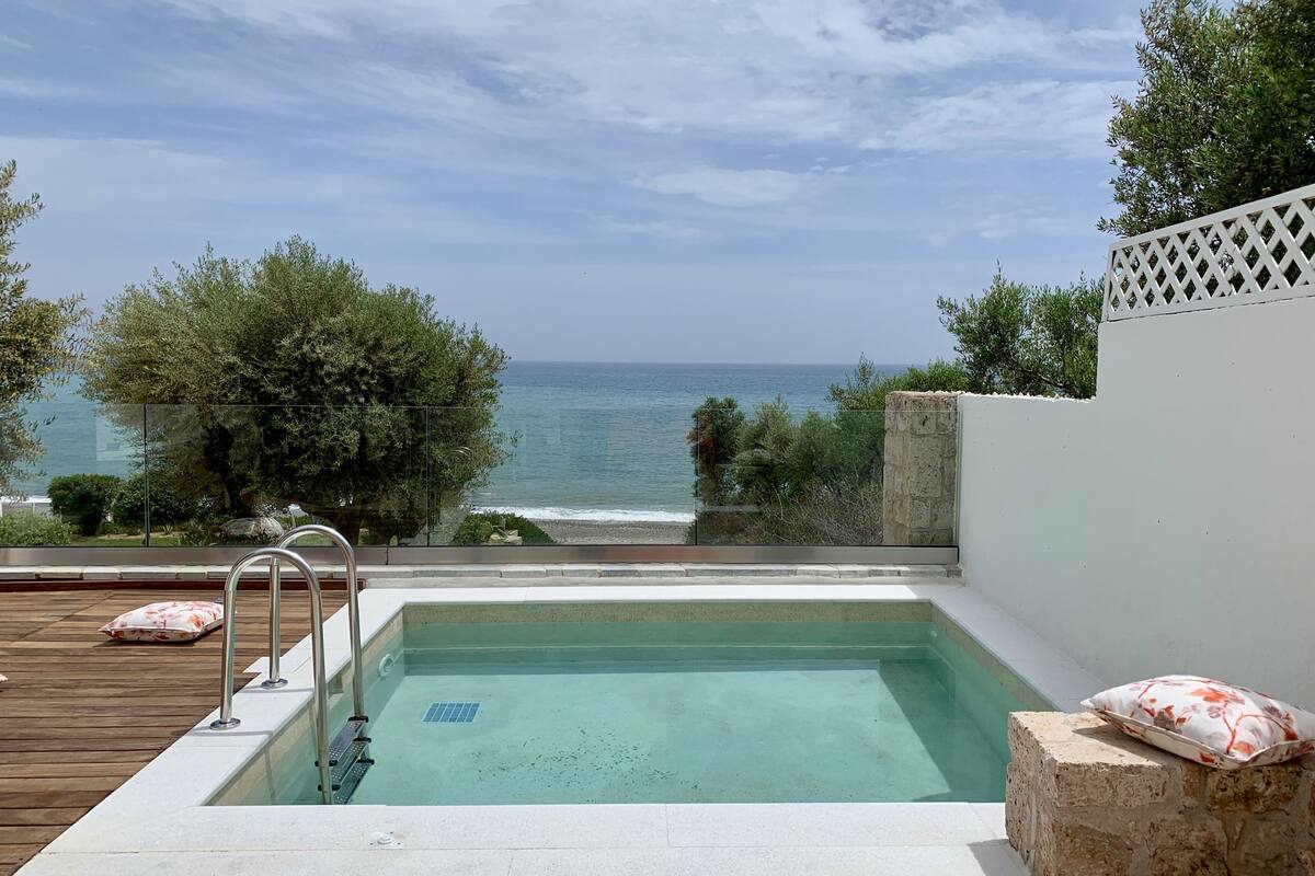 premium residence sea view & private mini pool | private pool