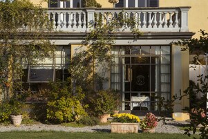 住宿正面 - 傍晚/夜晚