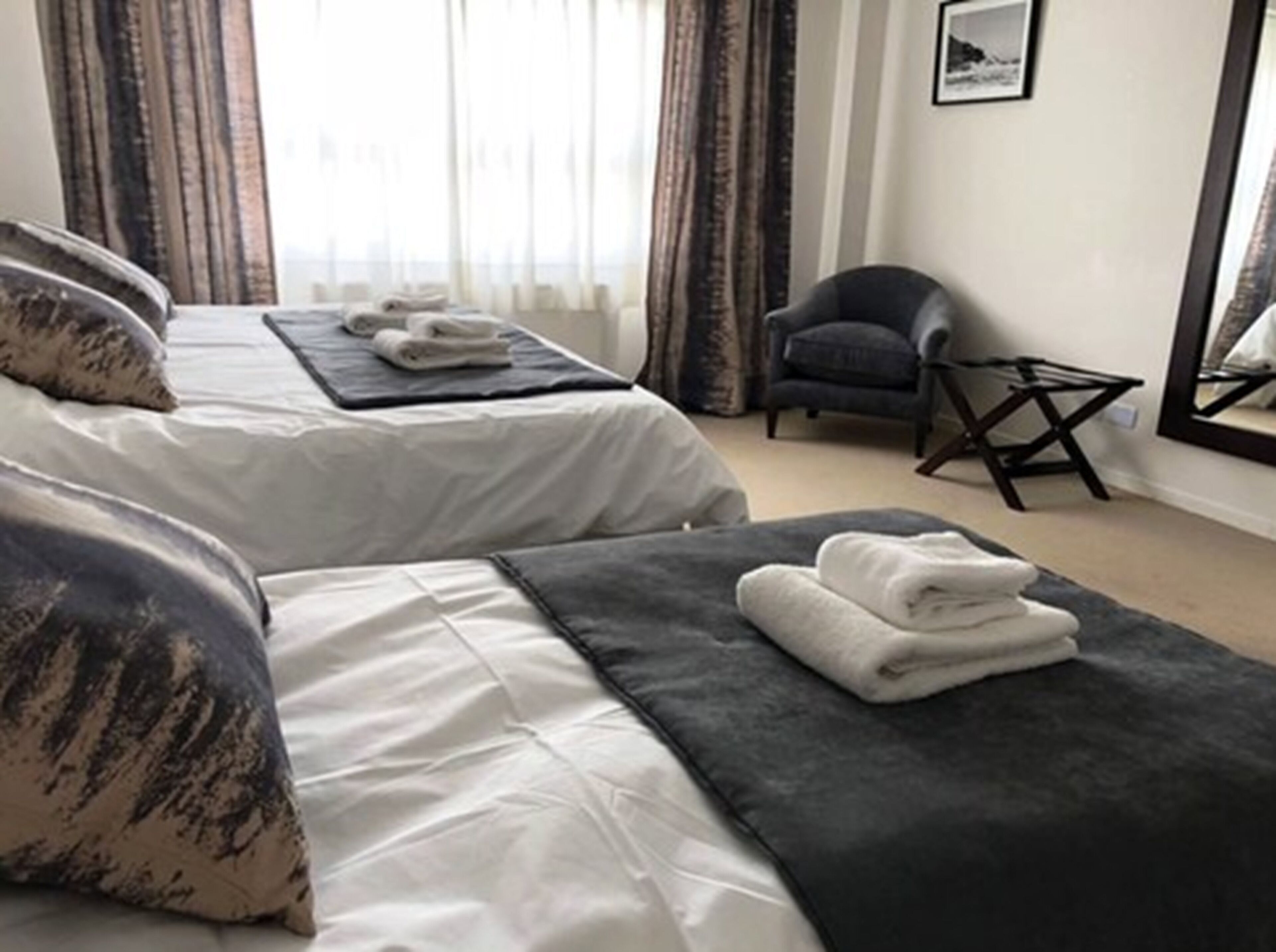 Frigobar, cofres nos quartos, individualmente decorados