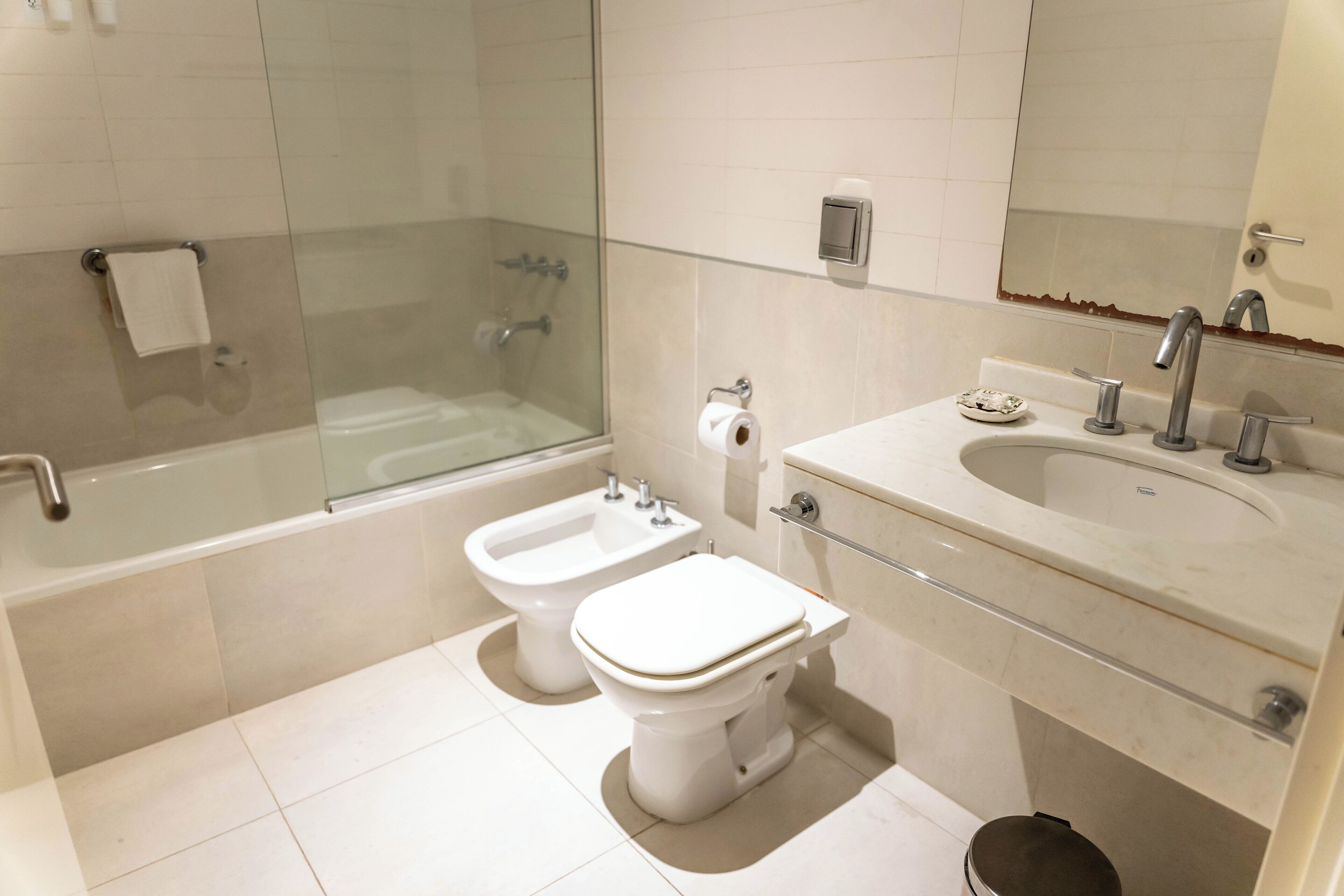 standard quadruple room | bathroom | combined shower/bathtub, free toiletries, hair dryer, bidet