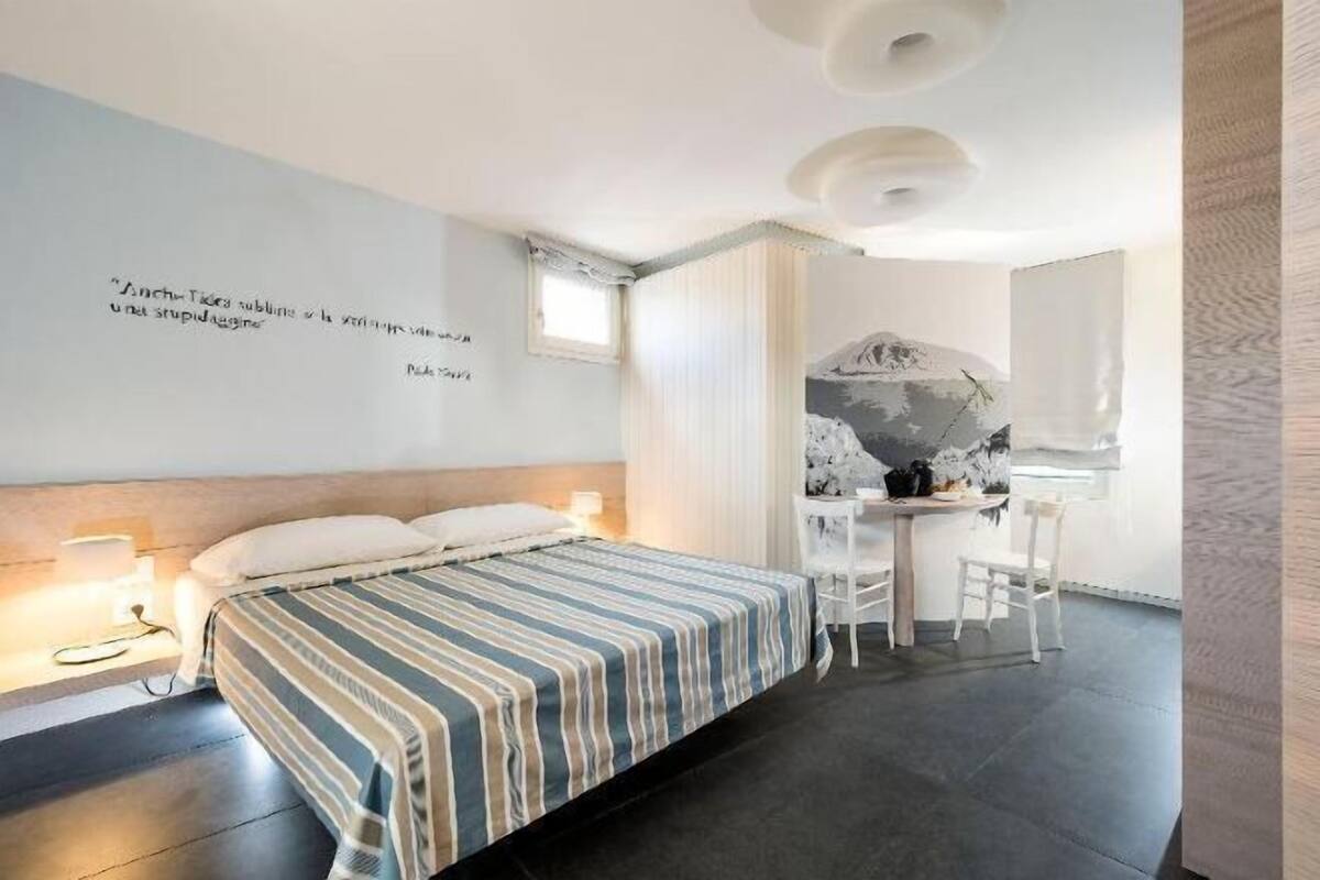 1 bedroom, premium bedding, down comforters, minibar