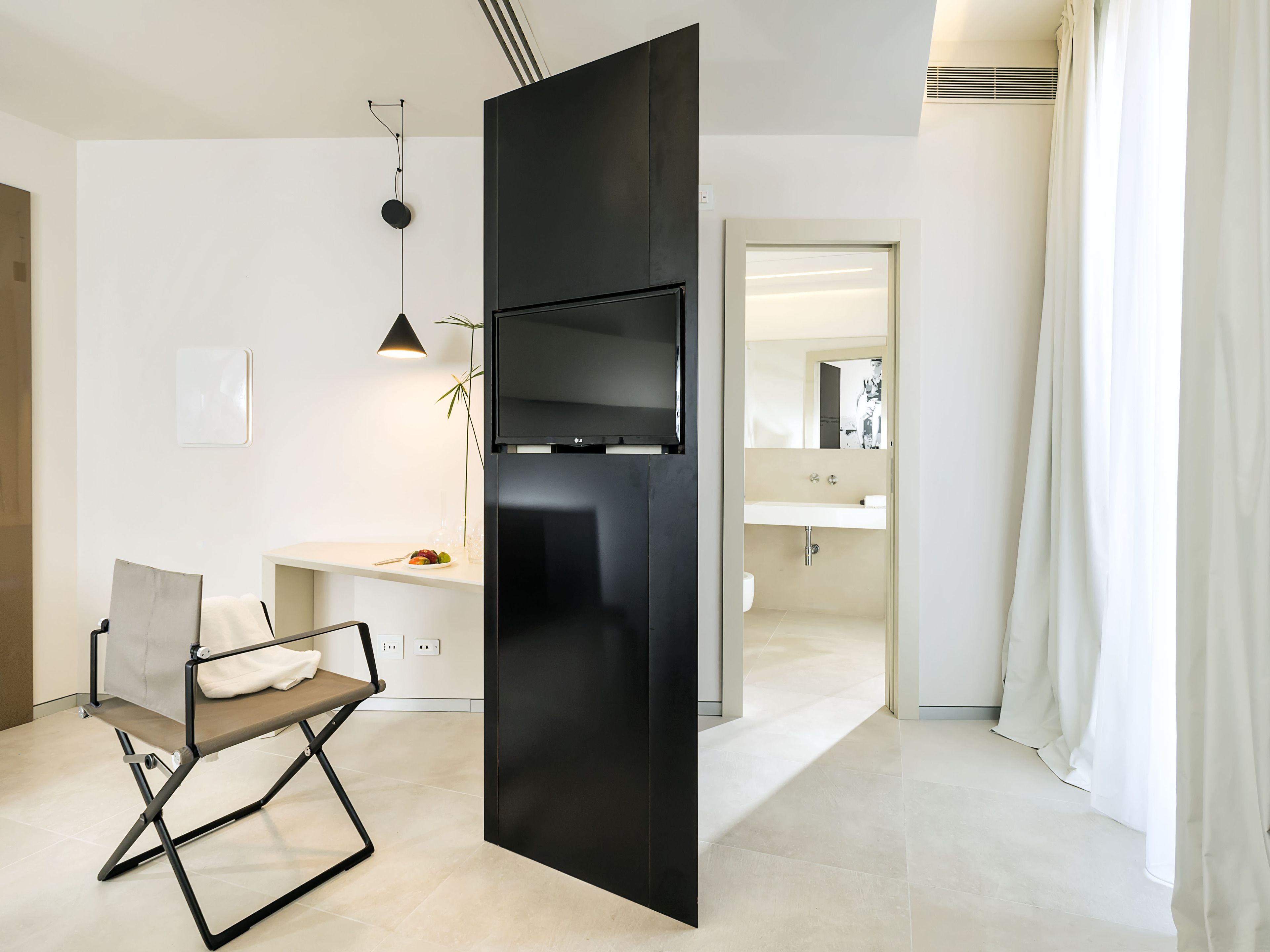 1 bedroom, premium bedding, down duvets, minibar