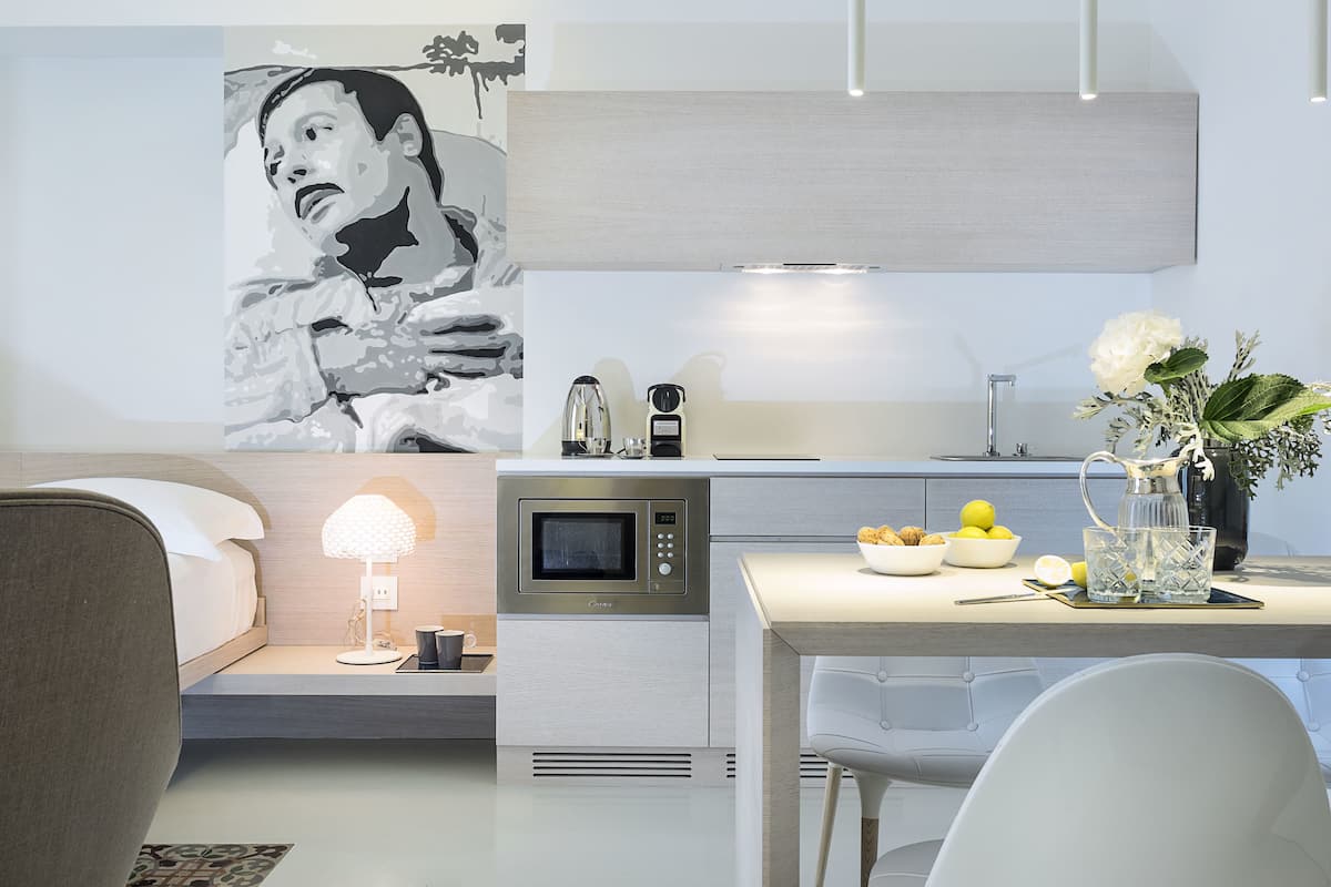 deluxe double room, 1 bedroom, city view | 1 bedroom, premium bedding, down duvets, minibar