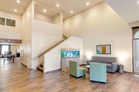 Lobby. Quality Inn & Suites Near Tanger Outlet Mall