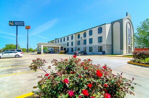 Exterior - Quality Inn & Suites Near Tanger Outlet Mall (Gonzales)