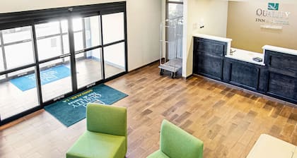Quality Inn & Suites Near Tanger Outlet Mall
