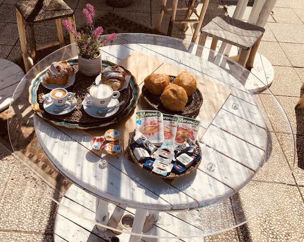 Daily full breakfast for a fee