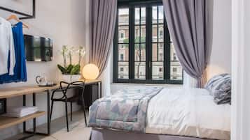 Minibar, coffres-forts dans les chambres, bureau, rideaux occultants