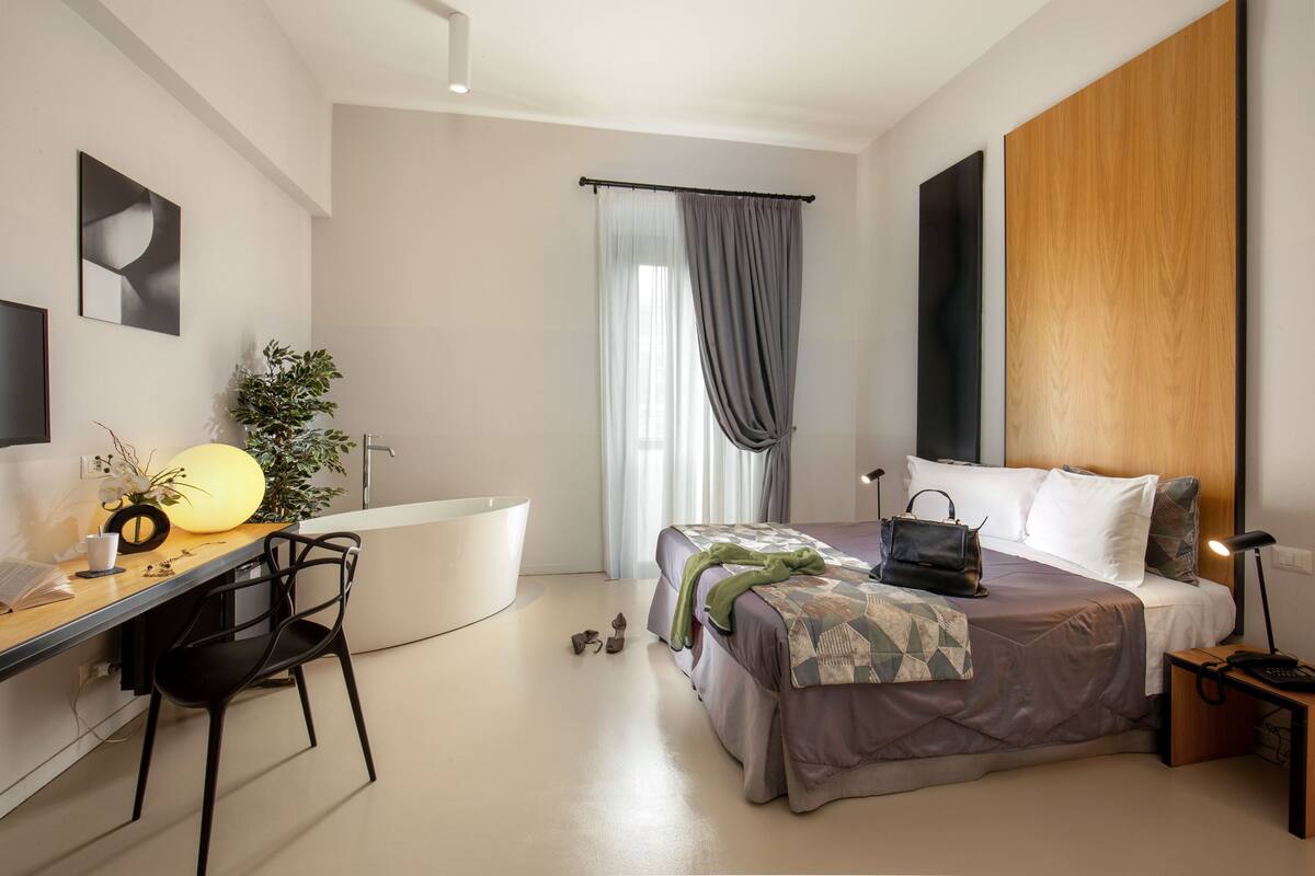 Minibar, coffre-fort, bureau, rideaux d’obscurcissement