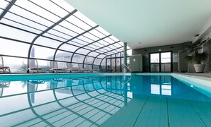 Indoor pool, open 10:00 AM to 8:00 PM, free pool cabanas, pool loungers - Kyriad Prestige Residence & Spa Cabourg - Dives-sur-Mer (Dives-sur-Mer)