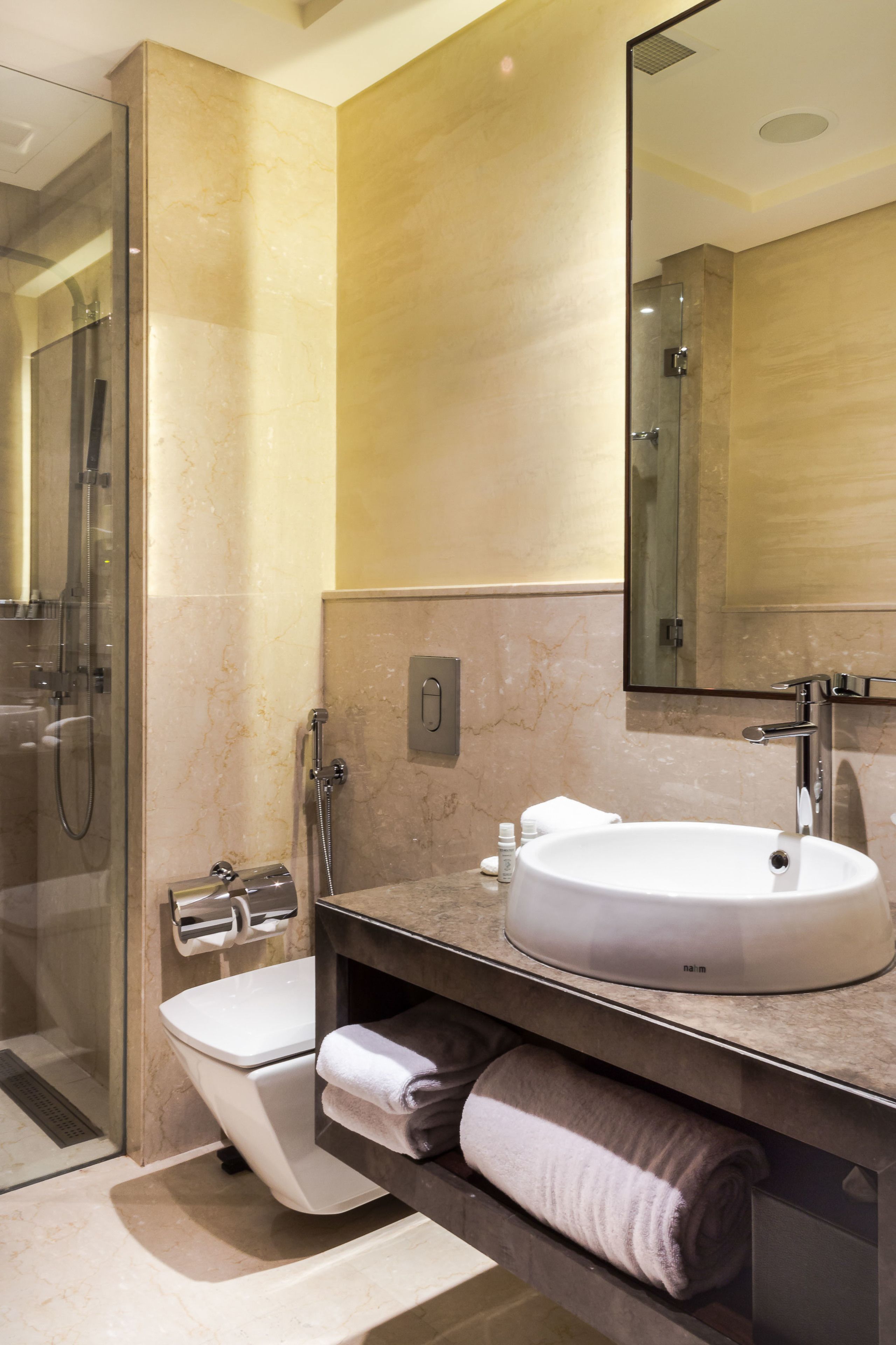 standard room - arumaila | bathroom | free toiletries, hair dryer, bathrobes, slippers