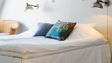 Habitación doble estándar, baño compartido | Cunas, camas extra, wifi gratis y ropa de cama