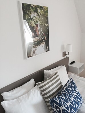 Habitación doble superior, 2 camas individuales, baño privado | Cunas, camas extra, wifi gratis y ropa de cama