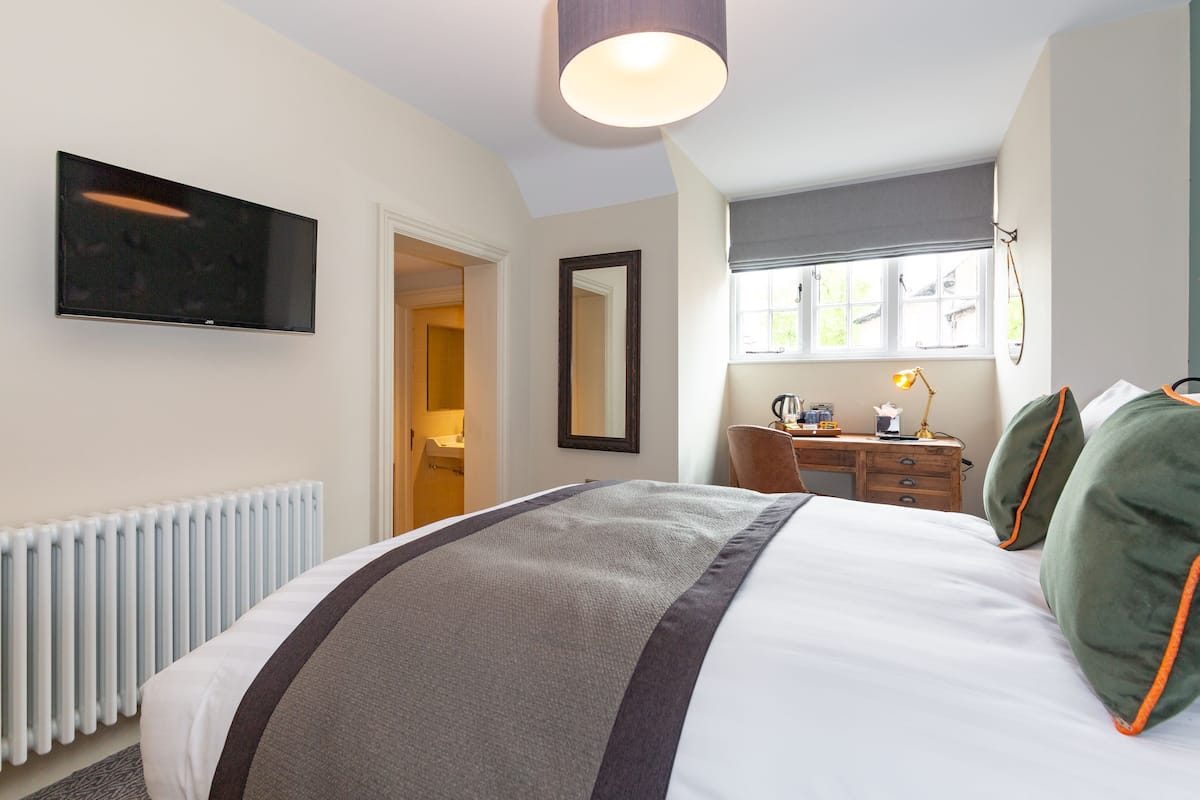 Double Room - Category 'Really Good' | Desk, iron/ironing board, WiFi (free), individually decorated