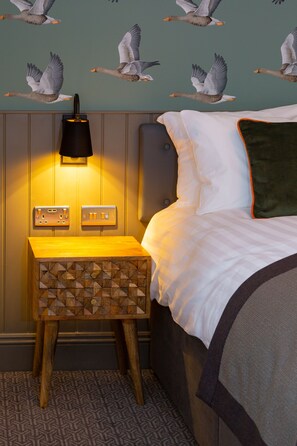 Double Room - Category 'Top Notch' | Decoración individual, escritorio, tabla de planchar con plancha