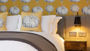 Double Room - Category 'Very Good' | 1 bedroom, individually decorated, desk, iron/ironing board