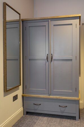 Double Room - Category 'Very Good' | Individually decorated, desk, iron/ironing board, free WiFi