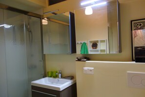Superior Apartment, Ground Floor | Bathroom