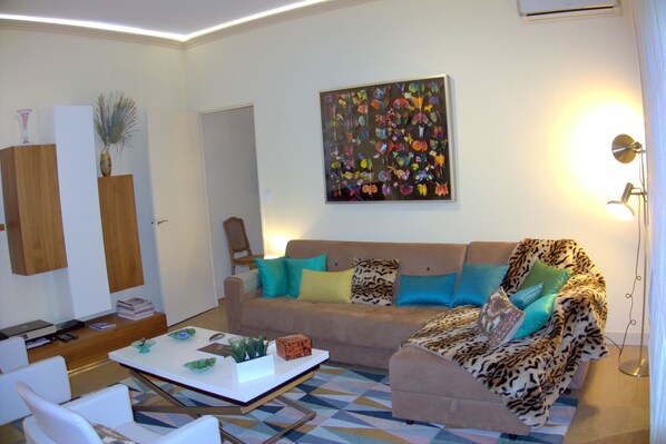 Superior Apartment, Ground Floor | Living room