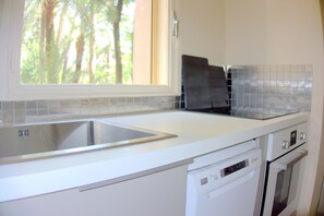 Superior Apartment, Ground Floor | Private kitchen