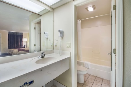 Combined shower/bathtub, deep-soaking bathtub, free toiletries, towels. Rodeway Inn Bolivar