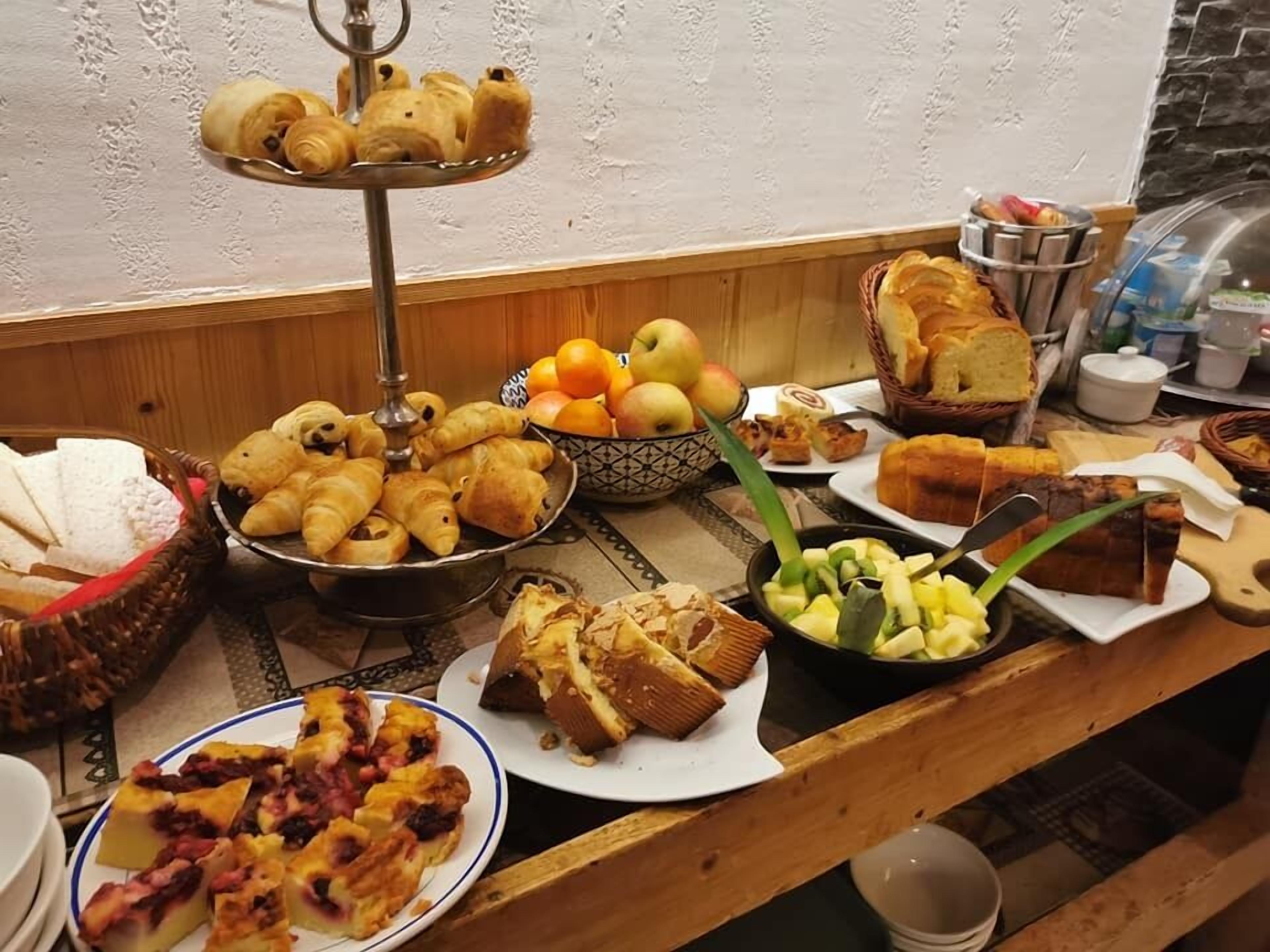 Frokostbuffé hver dag (EUR 12 per person)