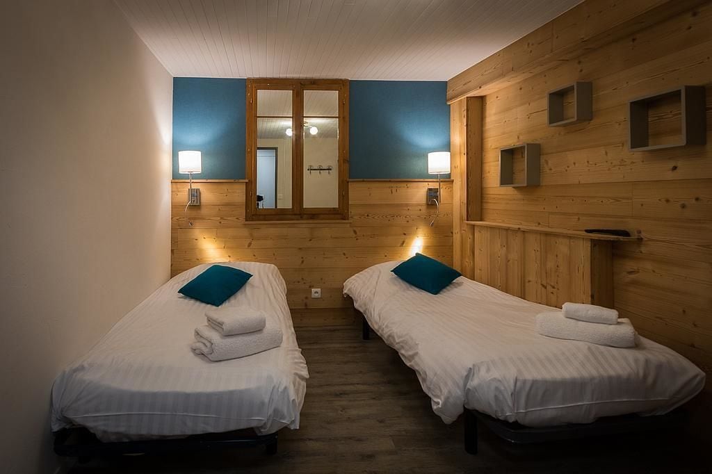 suite | desk, soundproofing, free wifi, bed sheets