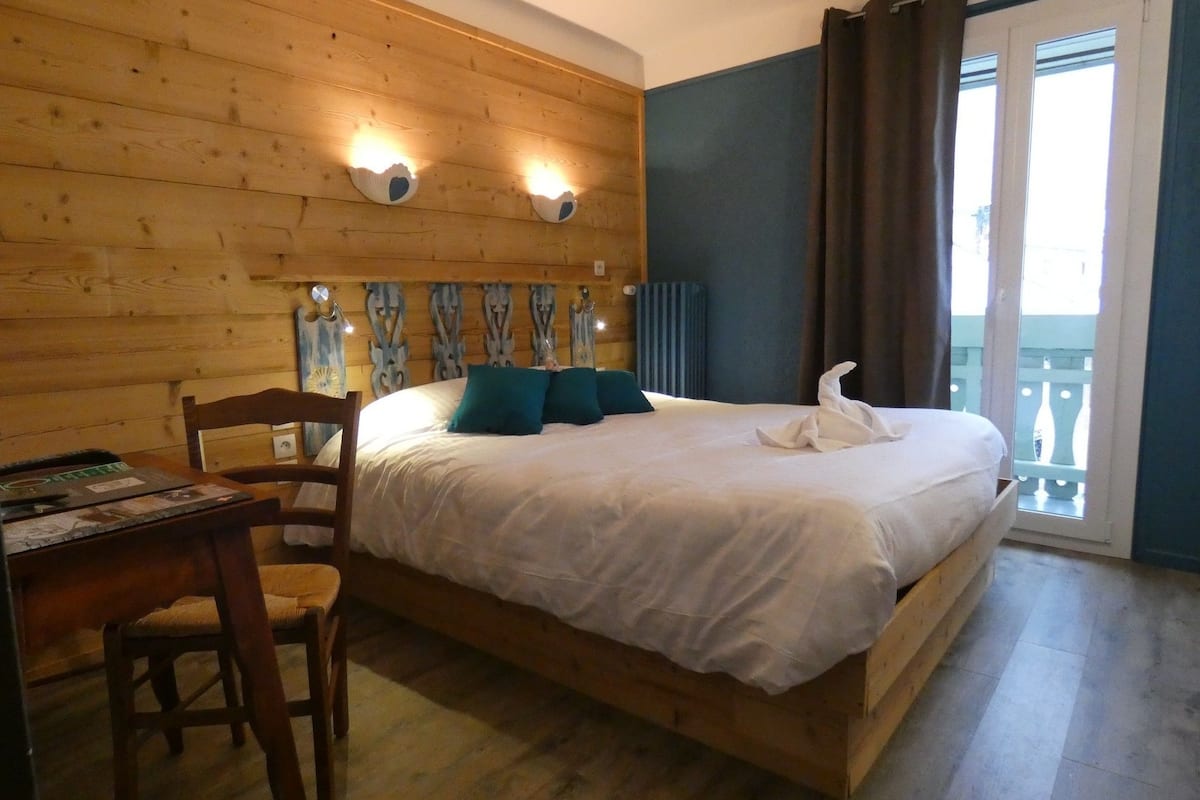 comfort double room | desk, soundproofing, free wifi, bed sheets
