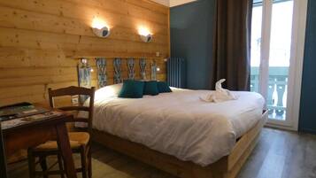 Comfort Double Room | Desk, soundproofing, free WiFi, bed sheets