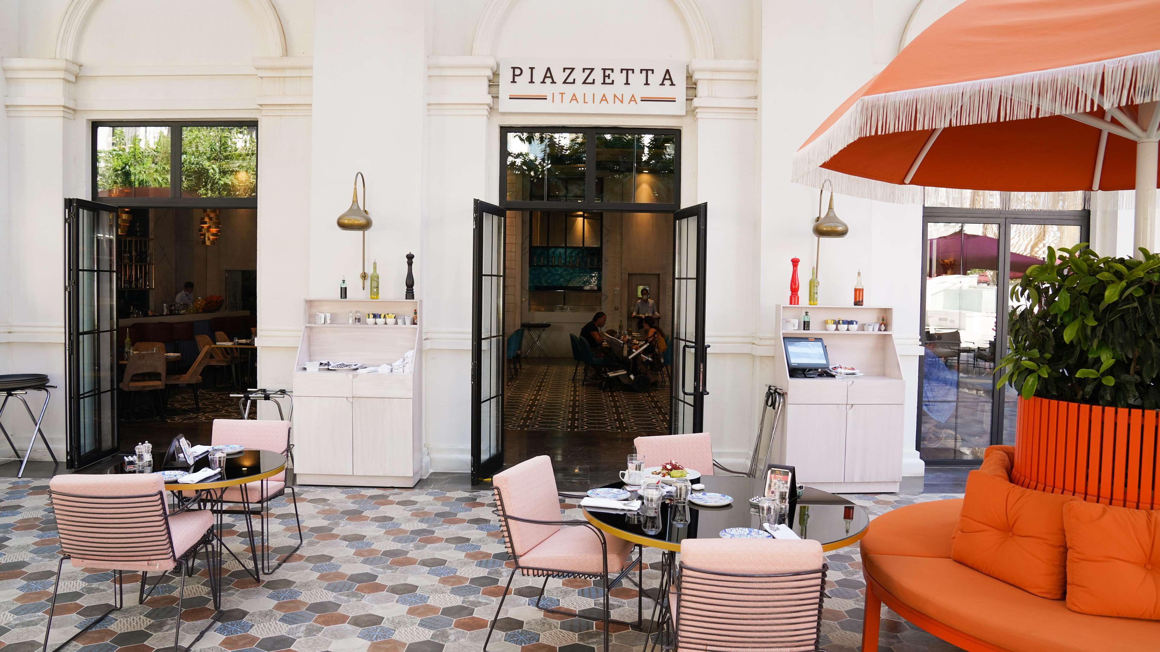 8 restaurants, breakfast served