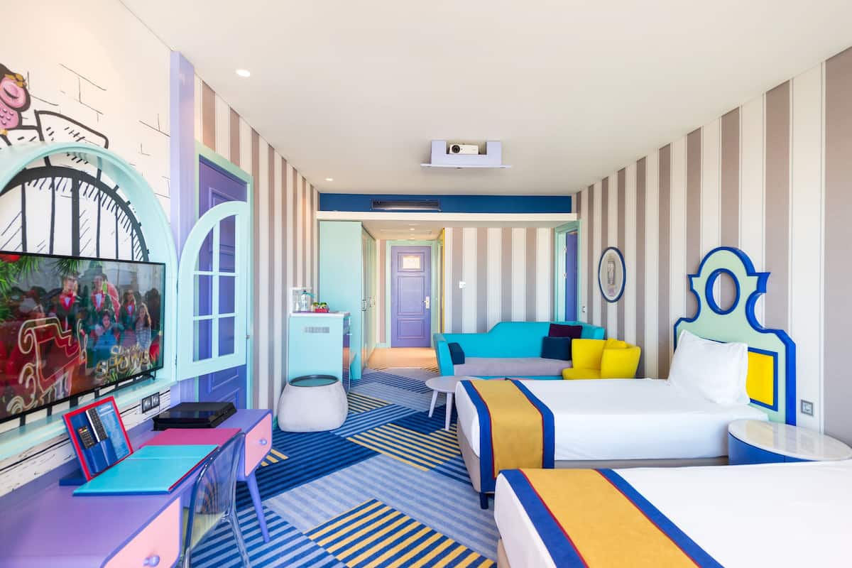 junior suite, 1 king bed | 1 bedroom, free minibar items, in-room safe, individually furnished