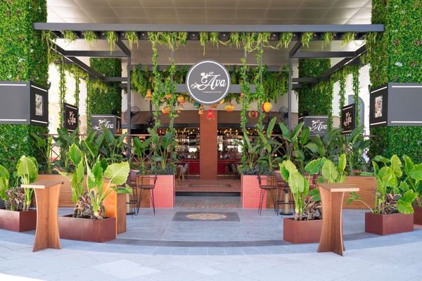 8 restaurantes; se sirven desayunos