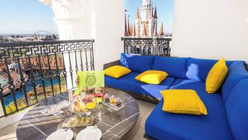 Suite, 1 King Bed (Kingdom) | 1 bedroom, free minibar items, in-room safe, individually furnished