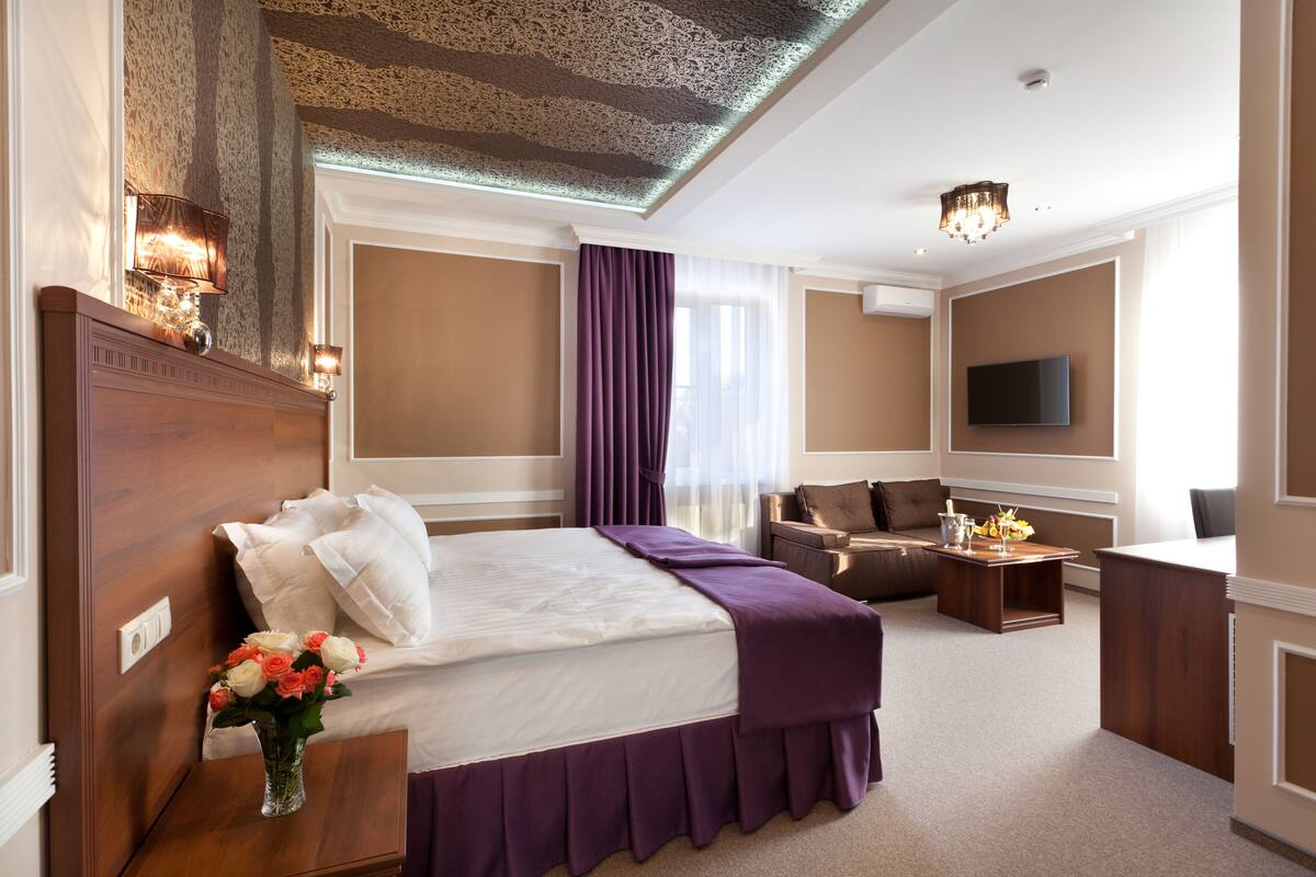 Premium Double or Twin Room | Premium bedding, minibar, in-room safe, desk