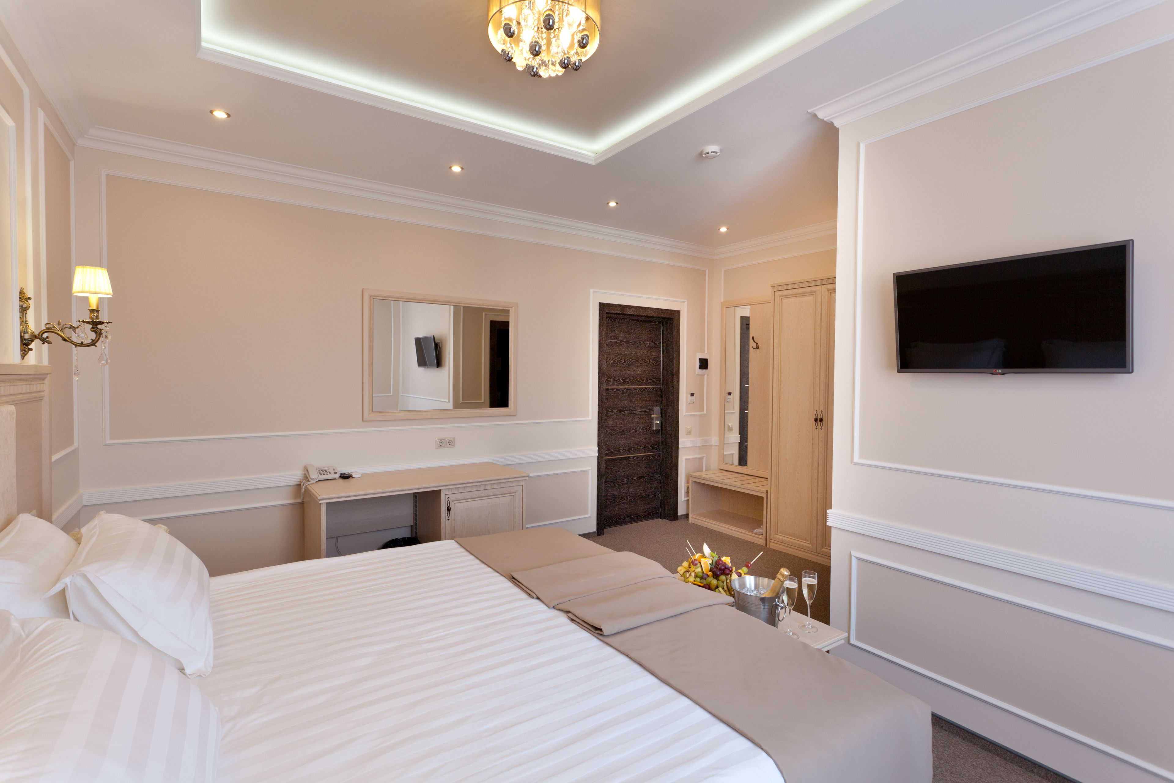 Premium bedding, minibar, in-room safe, desk